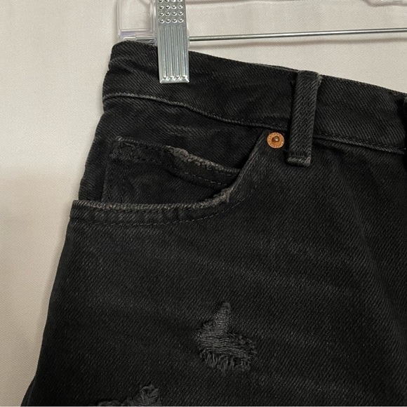 Top Moto Ashley Distressed Black Denim Frayed Edge Shorts - Picture 3 of 13